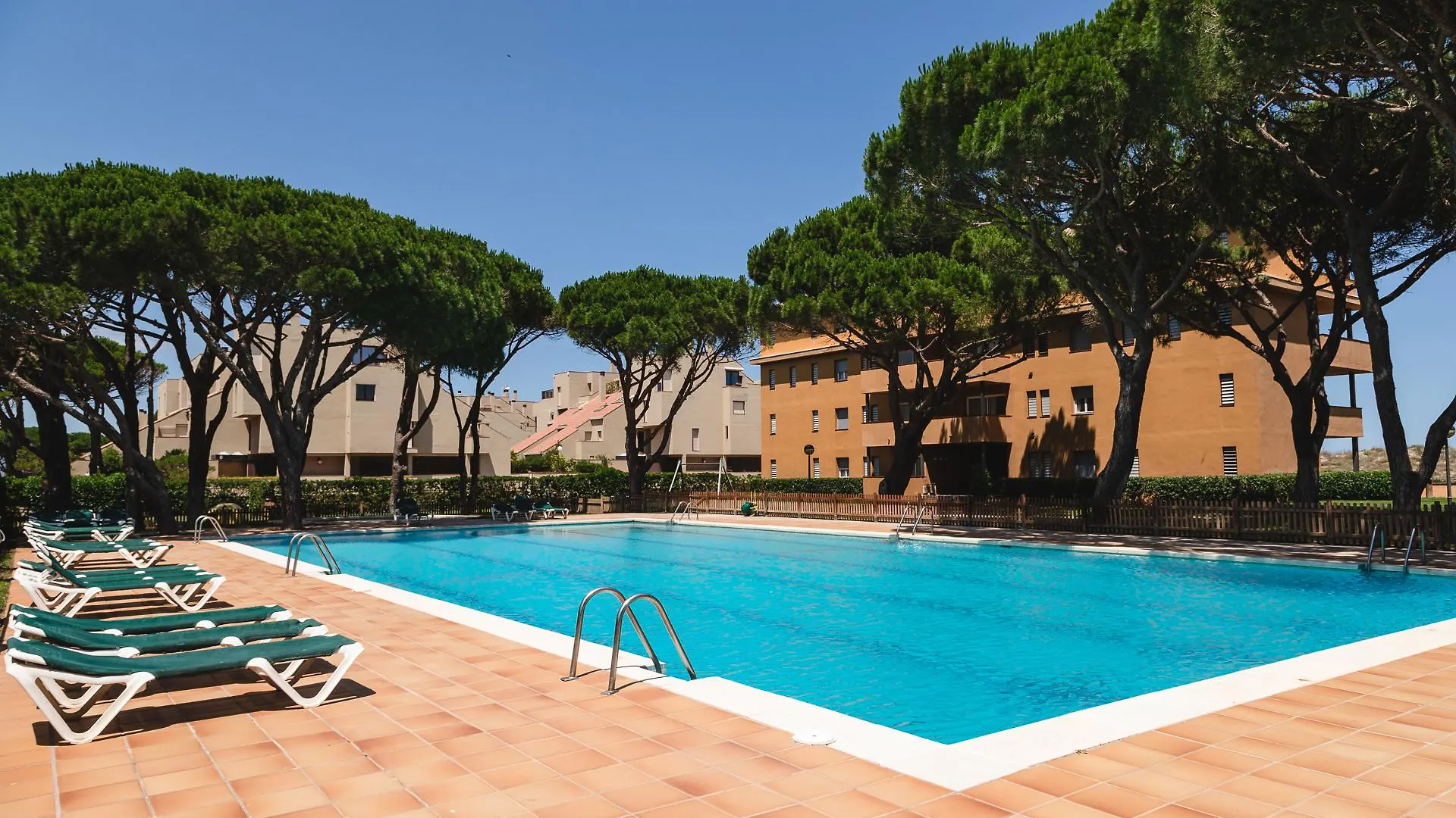 Apartamentos Beach & Golf Resort Pals 0*,