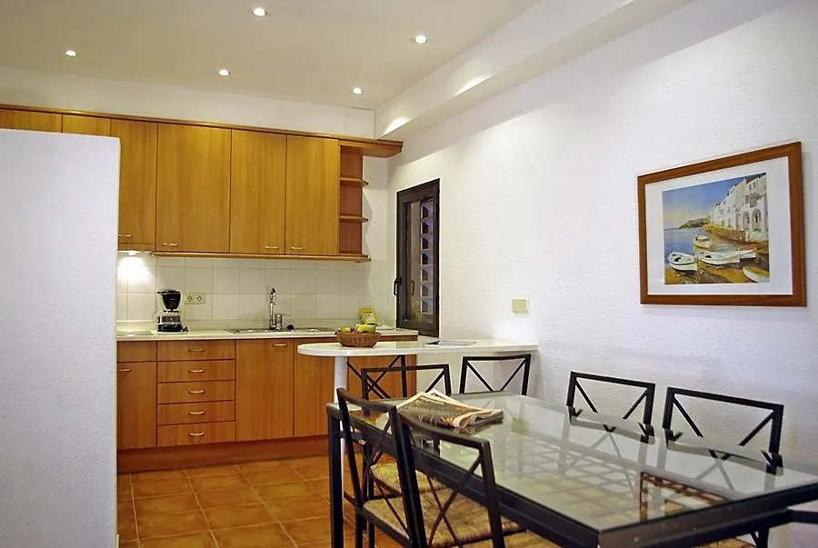 Apartamentos Beach & Golf Resort Pals 0*,